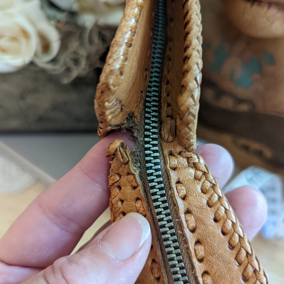 Vintage Tooled Embossed Leather Purse Clutch - Picture 4 of 13